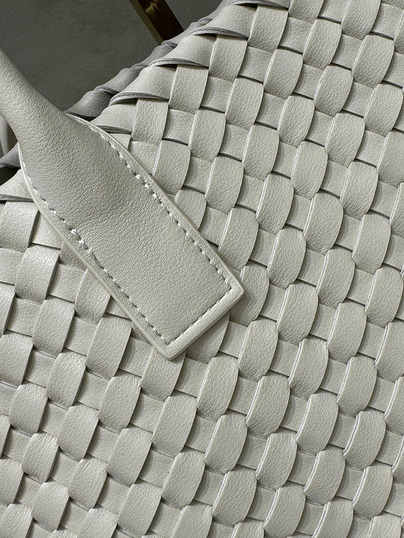 N品 Bottega Veneta ボッテガ・ヴェネタ トートバッグMM 人気 シーソルト 598511V91319195 ラムスキン ゴールド金具 激安優良店 - 画像 (4)