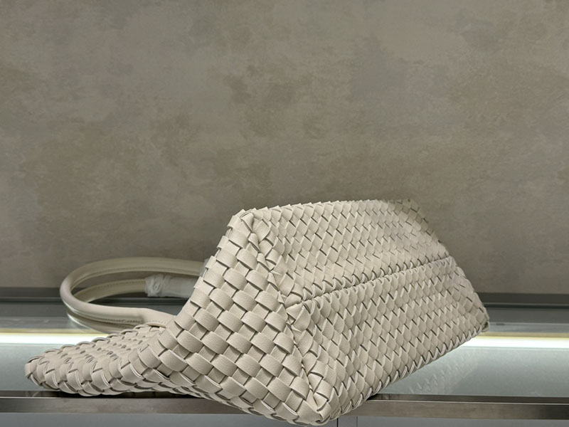 N品 Bottega Veneta ボッテガ・ヴェネタ トートバッグMM 人気 シーソルト 598511V91319195 ラムスキン ゴールド金具 激安優良店 - 画像 (3)