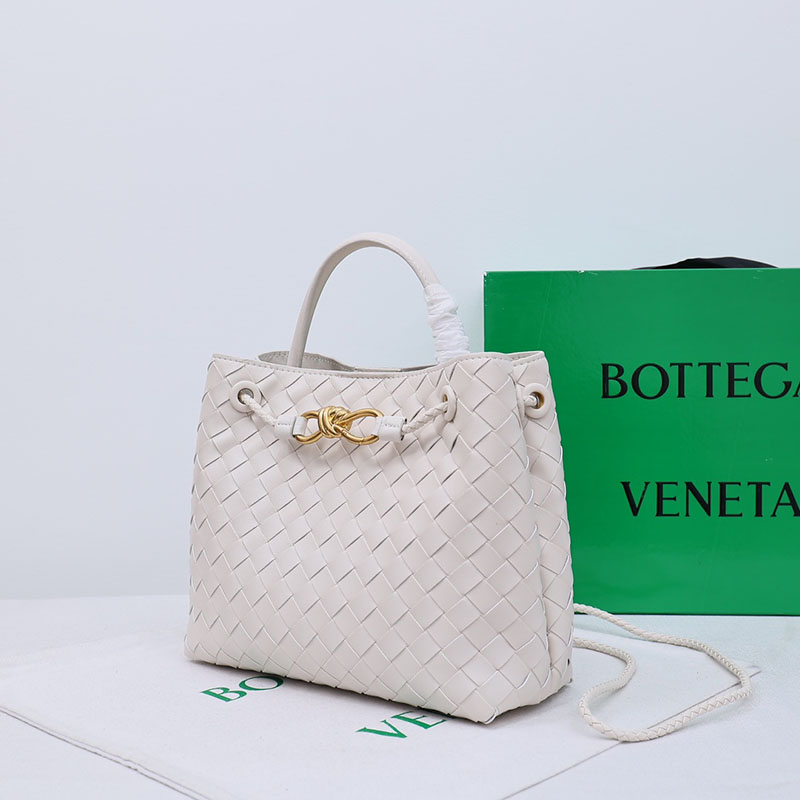 N品 Bottega Veneta ボッテガ・ヴェネタ スモール アンディアーモ ホワイト 766014VCPP19009 ラムスキン ゴールド金具 激安優良店 - 画像 (9)