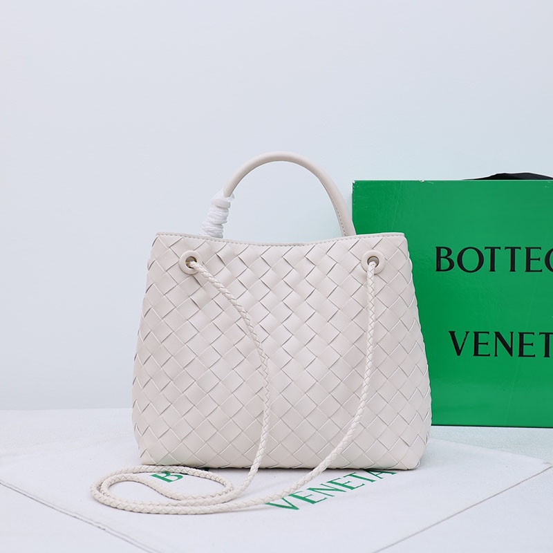 N品 Bottega Veneta ボッテガ・ヴェネタ スモール アンディアーモ ホワイト 766014VCPP19009 ラムスキン ゴールド金具 激安優良店 - 画像 (8)