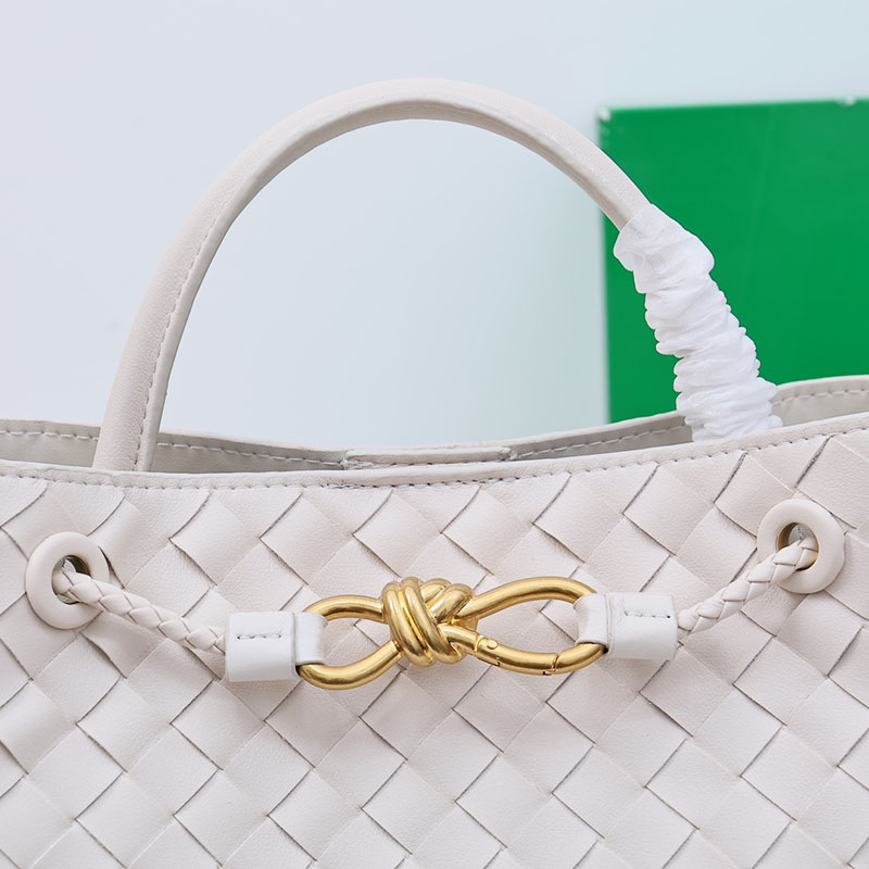 N品 Bottega Veneta ボッテガ・ヴェネタ スモール アンディアーモ ホワイト 766014VCPP19009 ラムスキン ゴールド金具 激安優良店 - 画像 (5)