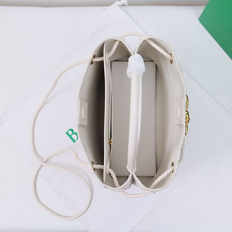 N品 Bottega Veneta ボッテガ・ヴェネタ スモール アンディアーモ ホワイト 766014VCPP19009 ラムスキン ゴールド金具 激安優良店 - 画像 (4)