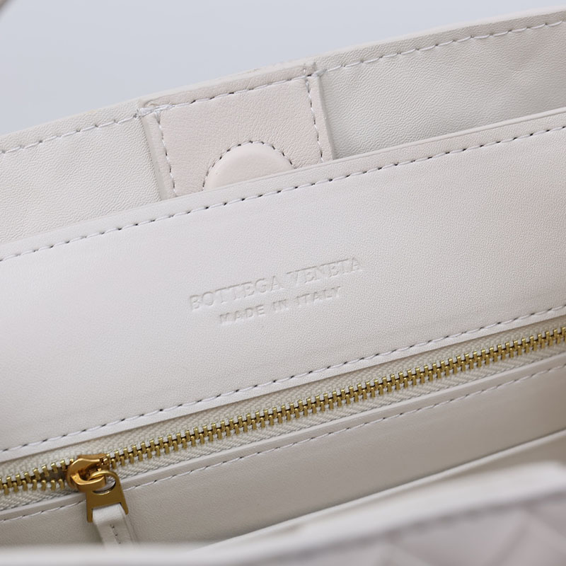 N品 Bottega Veneta ボッテガ・ヴェネタ スモール アンディアーモ ホワイト 766014VCPP19009 ラムスキン ゴールド金具 激安優良店 - 画像 (3)