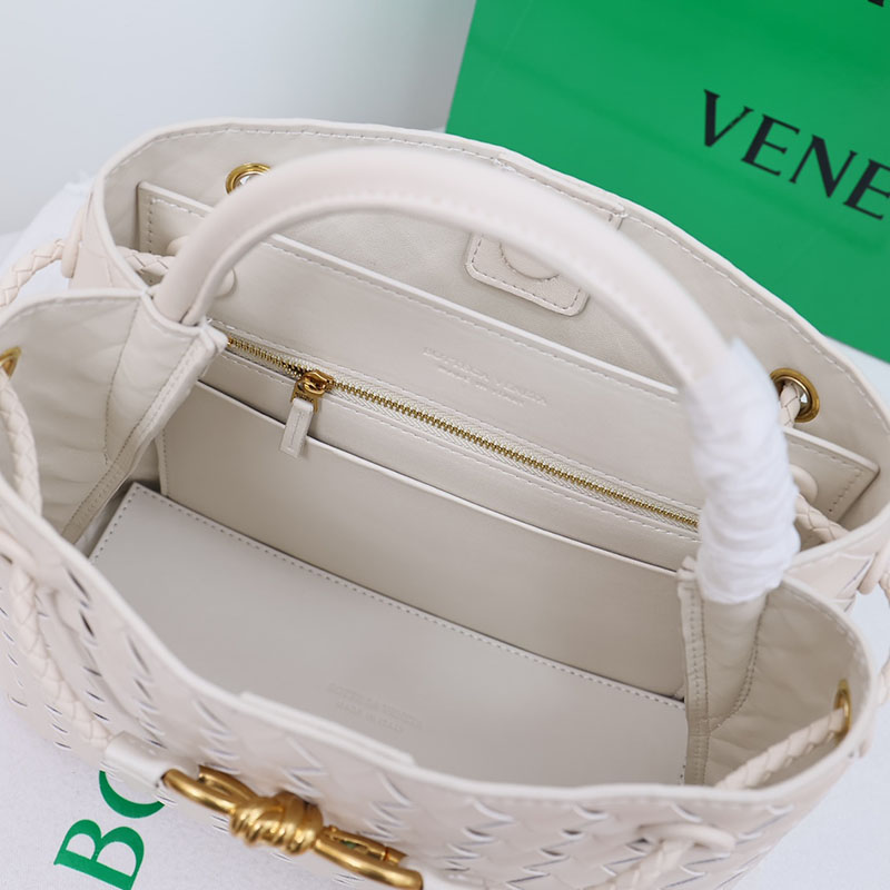 N品 Bottega Veneta ボッテガ・ヴェネタ スモール アンディアーモ ホワイト 766014VCPP19009 ラムスキン ゴールド金具 激安優良店 - 画像 (2)