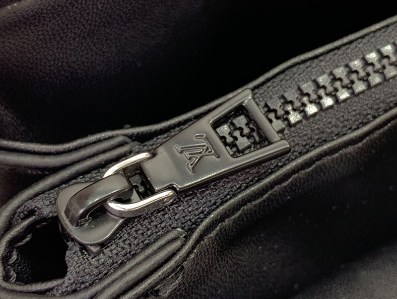 ルイヴィトン ショルダーバッグ 新作 クッサン PM オール ブラック M11370 マットラムレザー ブラック金具 - 画像 (6)