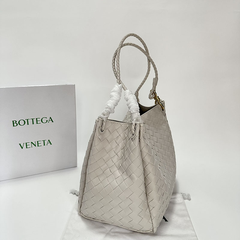 N品 Bottega Veneta ボッテガ・ヴェネタ ラージ パラシュート Large Parachute チョーク 796571VCPPT9143 ラムスキン ゴールド金具 激安優良店 - 画像 (6)