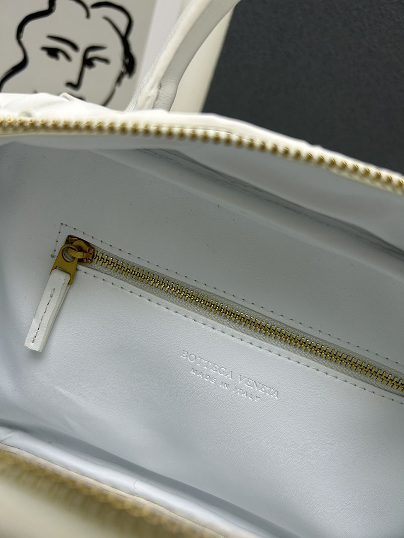 N品 Bottega Veneta ボッテガ・ヴェネタ ゲッタウェイ スモール トップハンドル バッグ ホワイト 776736VCPP19009 ラムスキン ゴールド金具 激安優良店 - 画像 (2)