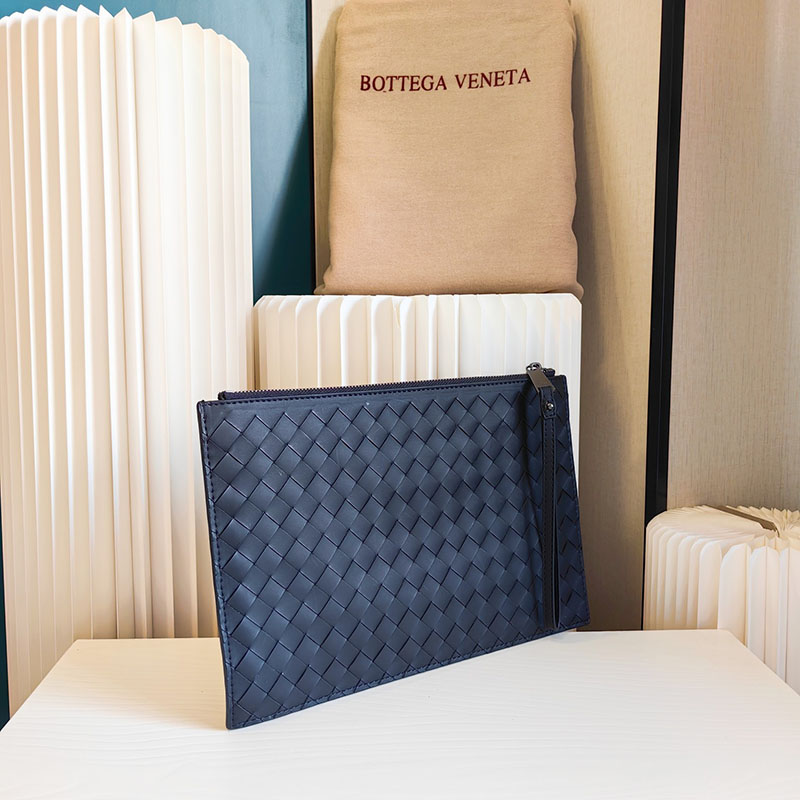 N品 Bottega Veneta ボッテガ・ヴェネタ ミディアム ポーチ スペース 608232VCPP98837 ラムスキン シルバー金具 激安優良店 - 画像 (8)