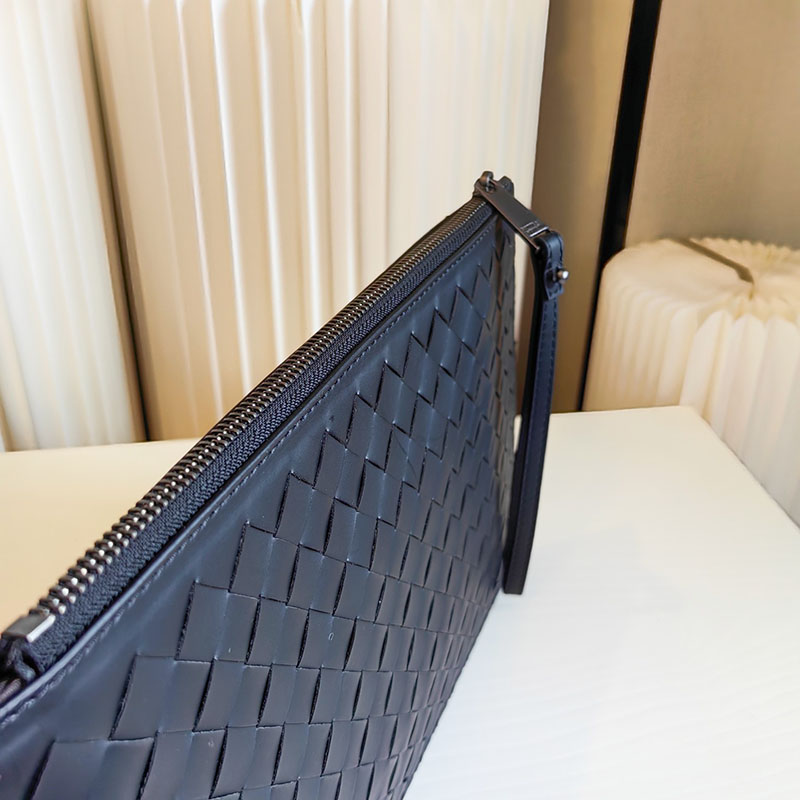 N品 Bottega Veneta ボッテガ・ヴェネタ ミディアム ポーチ スペース 608232VCPP98837 ラムスキン シルバー金具 激安優良店 - 画像 (5)