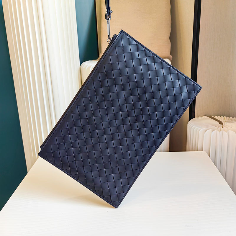 N品 Bottega Veneta ボッテガ・ヴェネタ ミディアム ポーチ スペース 608232VCPP98837 ラムスキン シルバー金具 激安優良店 - 画像 (4)