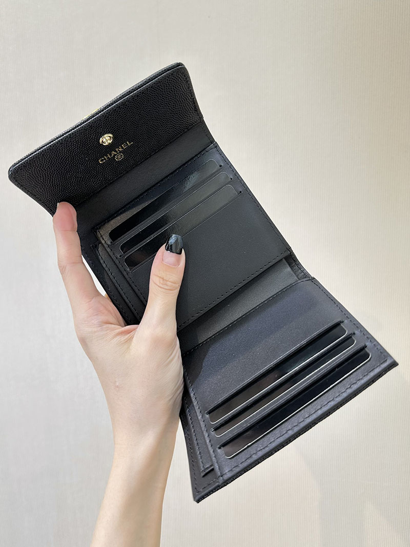 最高級シャネルスーパーコピー シャネル財布コピー スモールフラップウォレット 三つ折り 財布 人気色 黒 (ブラック) A80734 キャビアスキン ゴールド金具 2411001 - 画像 (2)