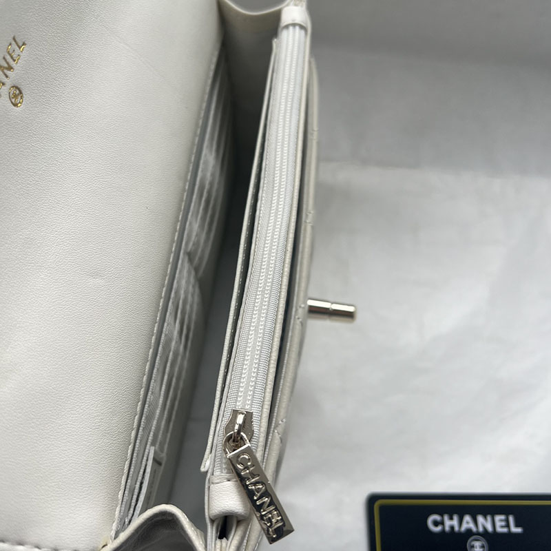 最高級シャネルスーパーコピー シャネルバッグコピー CHANEL バッグ 2025 新作 チェーンウォレット 白 (ホワイト) 1201 カーフスキン シャンパンゴールド金具 2411014 - 画像 (2)