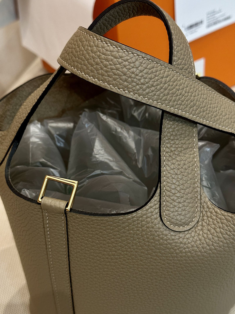 エルメス ハンドバッグ ピコタン pm 定価 ピコタンロック 18 PM ベージュマルファ トリヨンクレマンス ゴールド金具 2412041 - 画像 (12)