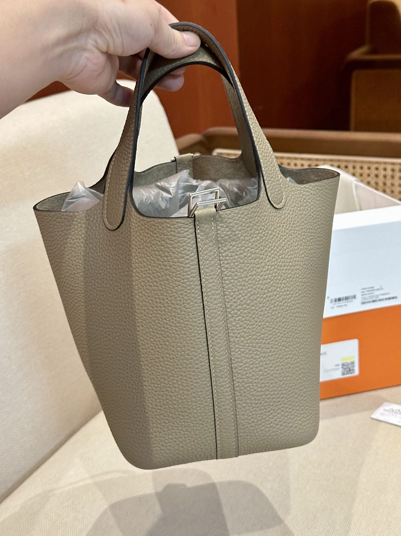 エルメス ハンドバッグ ピコタン pm 定価 ピコタンロック 18 PM ベージュマルファ トリヨンクレマンス ゴールド金具 2412041 - 画像 (10)