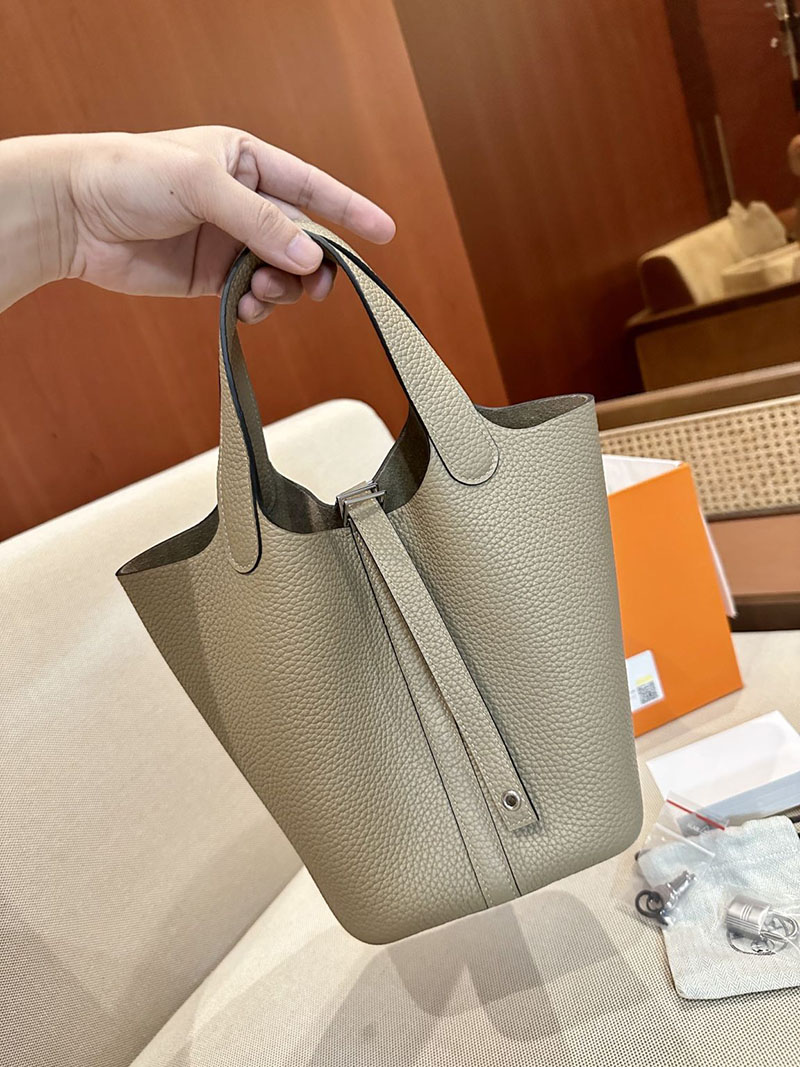 エルメス ハンドバッグ ピコタン pm 定価 ピコタンロック 18 PM ベージュマルファ トリヨンクレマンス ゴールド金具 2412041 - 画像 (5)