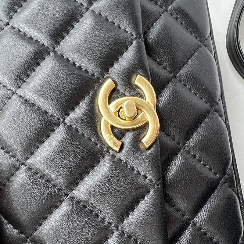 最高級シャネルスーパーコピー シャネルバッグコピー chanel パールチェーン バッグ 新作 2024 黒 (ブラック) AS359 カーフスキン ゴールド金具 2411084 - 画像 (6)