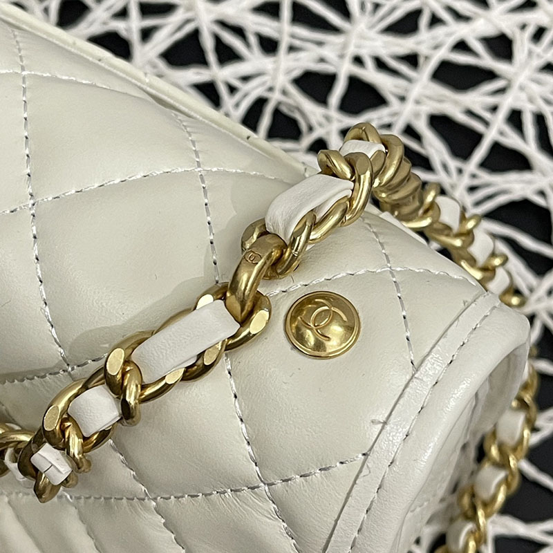 最高級シャネルスーパーコピー シャネルバッグコピー CHANEL チェーンショルダーバッグ サドルバッグ 白 (ホワイト) AS515 カーフスキン ゴールド金具 2411143 - 画像 (6)