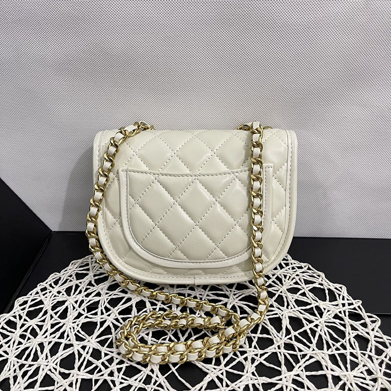 最高級シャネルスーパーコピー シャネルバッグコピー CHANEL チェーンショルダーバッグ サドルバッグ 白 (ホワイト) AS515 カーフスキン ゴールド金具 2411143 - 画像 (4)