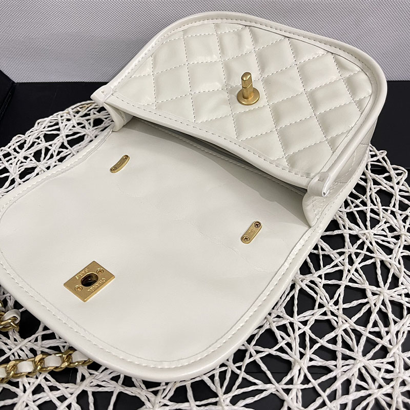 最高級シャネルスーパーコピー シャネルバッグコピー CHANEL チェーンショルダーバッグ サドルバッグ 白 (ホワイト) AS515 カーフスキン ゴールド金具 2411143 - 画像 (3)