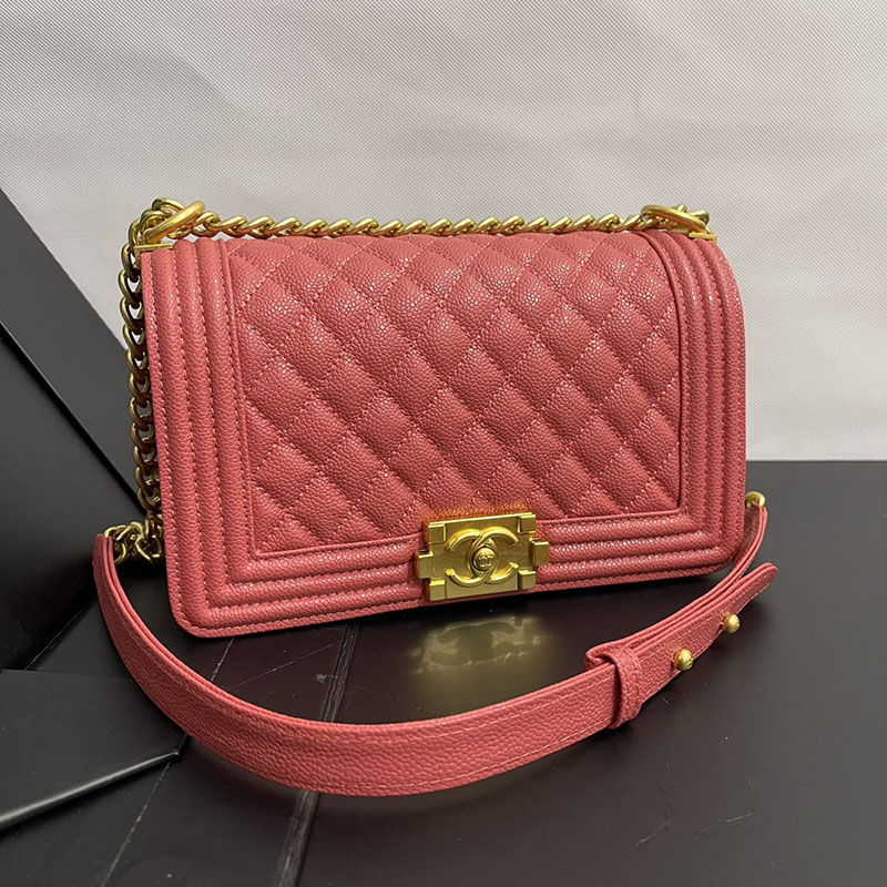 最高級シャネルスーパーコピー シャネルバッグコピー ショルダーバッグ レディース 斜めがけ 人気 レッド A67086 キャビアスキン ゴールド金具 2411199 - 画像 (8)