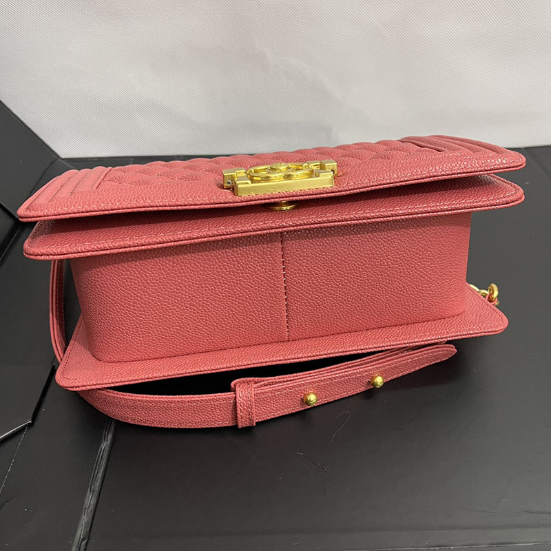 最高級シャネルスーパーコピー シャネルバッグコピー ショルダーバッグ レディース 斜めがけ 人気 レッド A67086 キャビアスキン ゴールド金具 2411199 - 画像 (6)