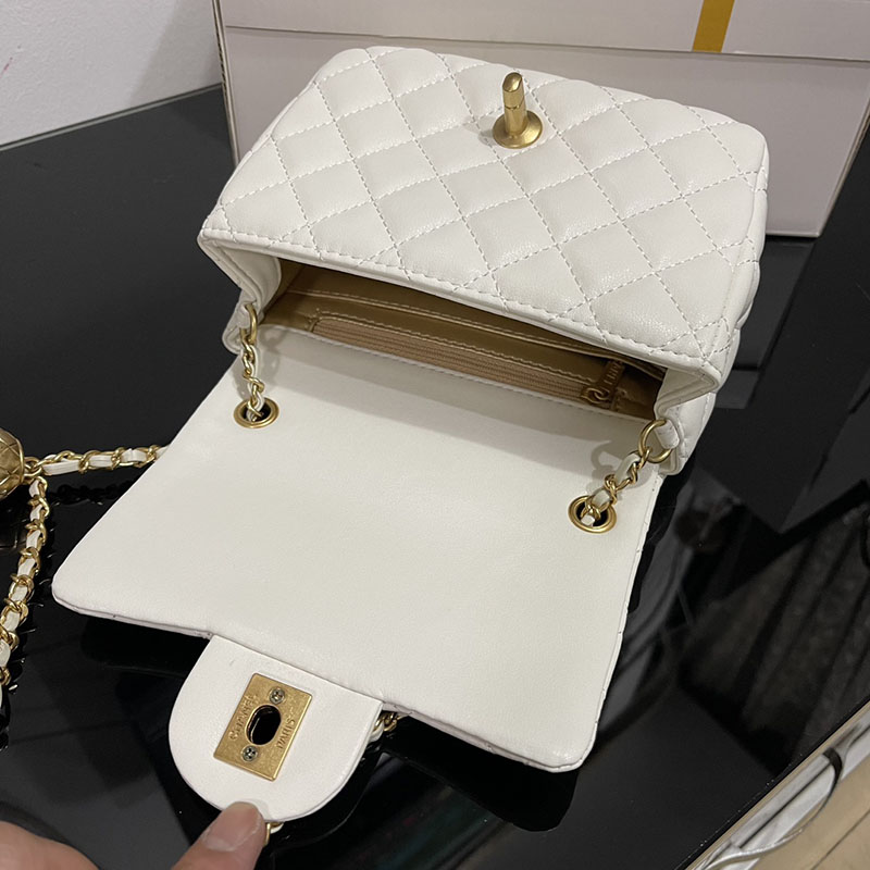 最高級シャネルスーパーコピー シャネルバッグコピー ミニマトラッセ ボールチェーンショルダー 白 (ホワイト) AS1786-B02916-10601 ラムスキン ゴールド金具 - 画像 (4)