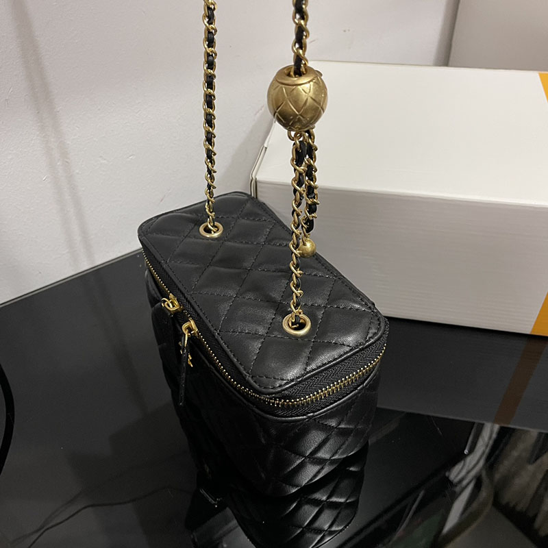 最高級シャネルスーパーコピー シャネルバッグコピー マトラッセ ヴァニティ ケース 黒 (ブラック) AP2303 B02916 94305 ラムスキン ゴールド金具 - 画像 (2)