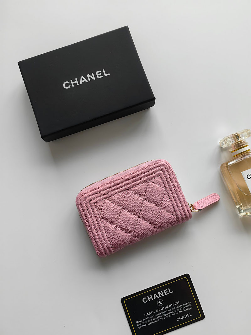 シャネル 財布 2025 新作 CHANEL ミニ財布 小銭入れ・コインケース ボーイシャネル ピンク A80602 B01489 NG750 キャビアスキン ゴールド金具 - 画像 (4)