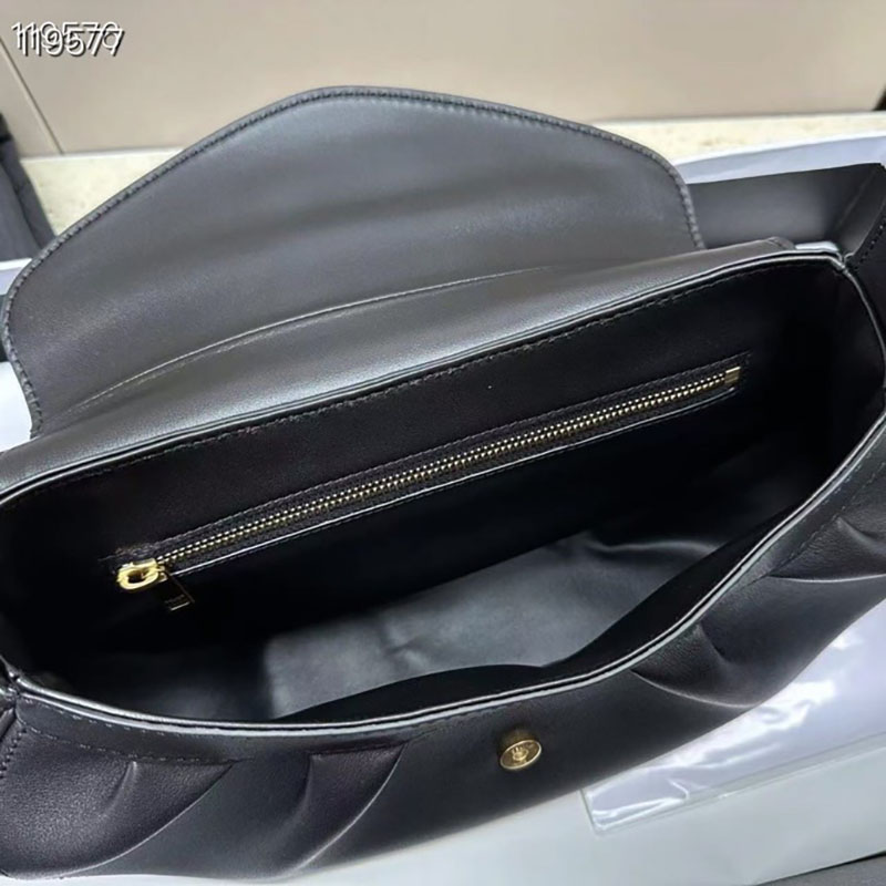 最高級セリーヌスーパーコピー セリーヌバッグコピー ミディアム ポリー バッグ ブラック 115633FDU.38NO カーフスキン ゴールド金具 - 画像 (2)