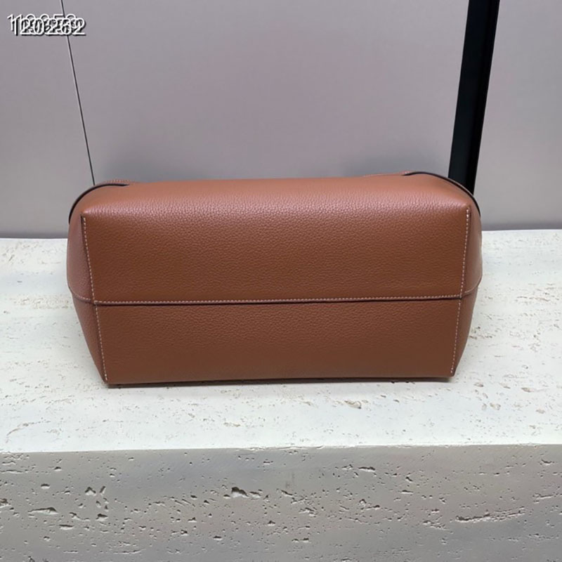 最高級セリーヌスーパーコピー セリーヌバッグコピー ミディアム カバ アナイス キュイル トリオンフ タン 116853ENY.04LU カーフスキン ゴールド金具 - 画像 (5)