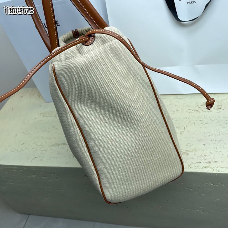 最高級セリーヌスーパーコピー セリーヌバッグコピー カバ ドローストリング キュイル トリオンフ ホワイト タン 199973DU3.01BC カーフスキン ゴールド金具 - 画像 (9)