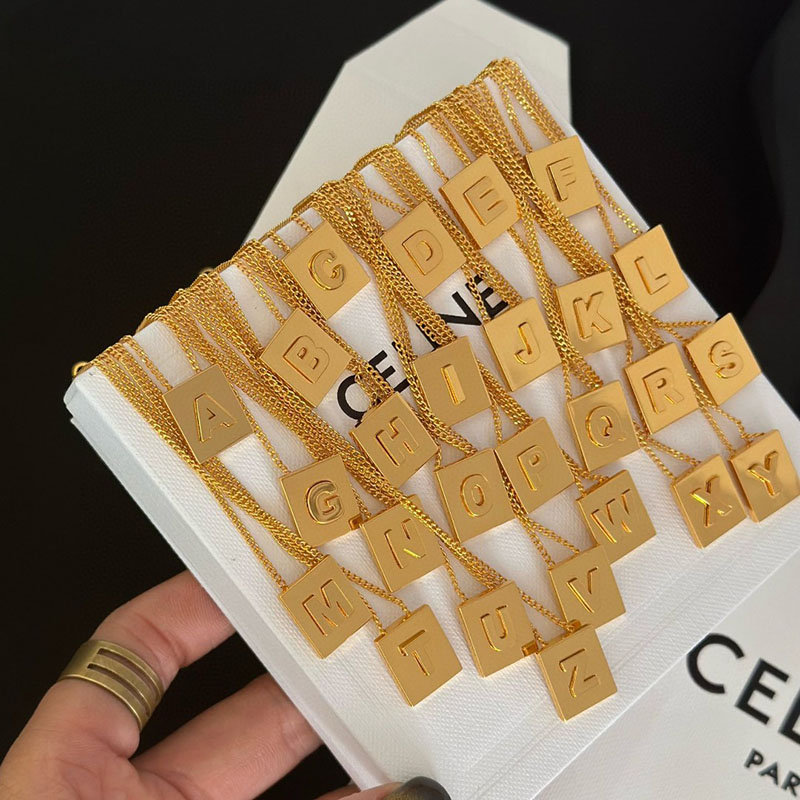 最高級セリーヌスーパーコピー セリーヌネックレスコピー CELINE アルファベット ネックレス / ゴールドフィニッシュ ブラス 46N0V6BRA.35OR - 画像 (3)