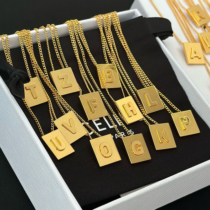 最高級セリーヌスーパーコピー セリーヌネックレスコピー CELINE アルファベット ネックレス / ゴールドフィニッシュ ブラス 46N0V6BRA.35OR - 画像 (2)