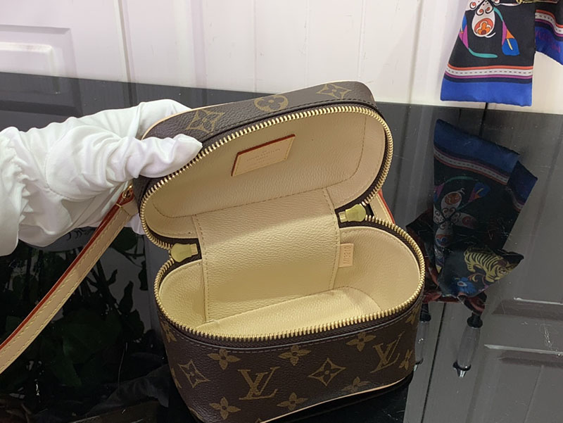 ルイヴィトン 化粧品ポーチ 人気 ニース・ナノ ブラウン M44936 モノグラム・キャンバス ゴールド金具 - 画像 (3)