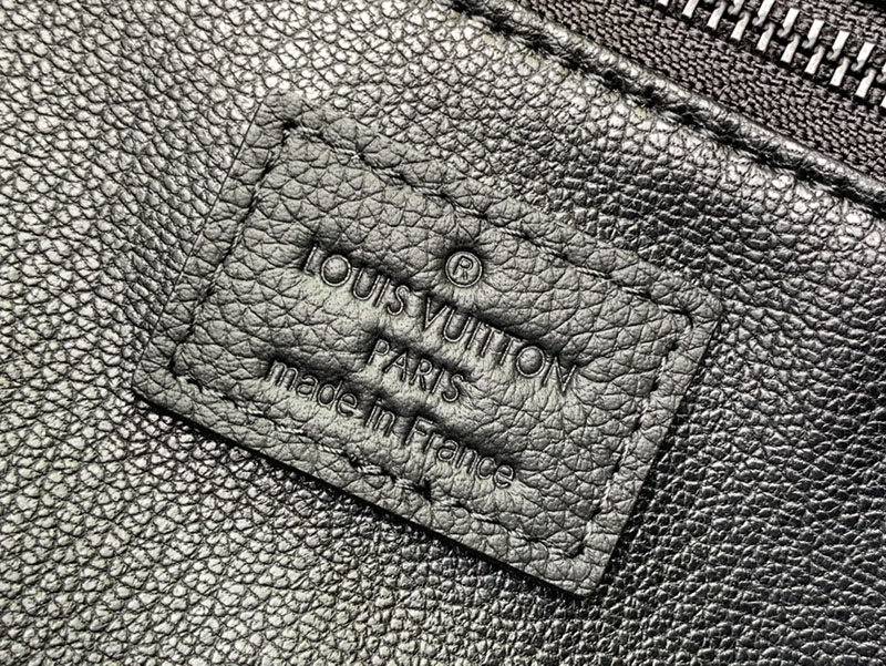 ルイヴィトン バッグ メンズ 2025 新作 ドップ・キット ブラック M59478 トリヨンレザー ブラック金具 - 画像 (3)