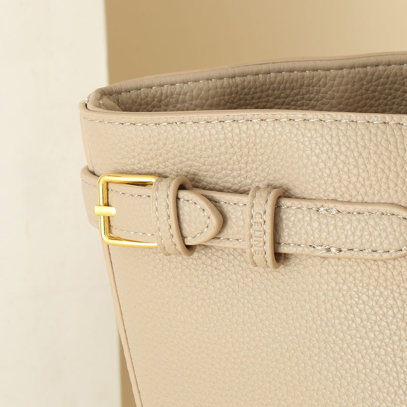 N品 セリーヌ バッグ 人気 ランキング CELINE トートバッグ 人気 ミディアム カバ アナイス キュイル トリオンフ 116853ENY.01RC ライス ゴールド金具 - 画像 (6)
