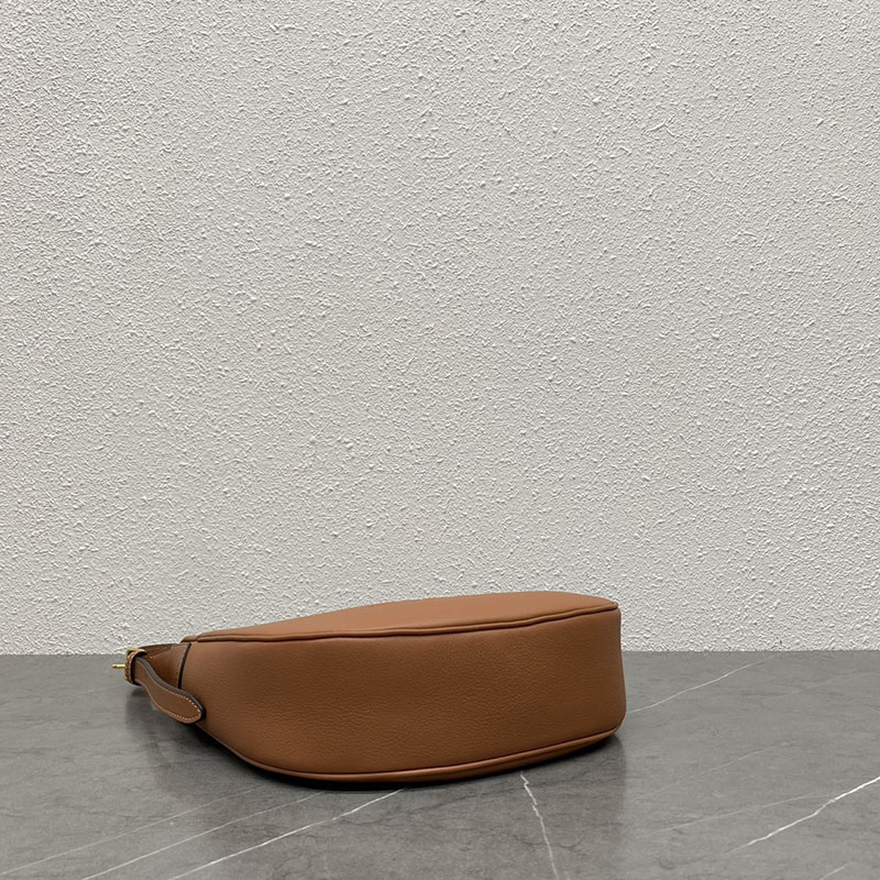 N品 セリーヌ バッグ 人気 ランキング CELINE ホーボーバッグ スモール エロイズ キュイル トリオンフ バッグ 117253FLH.04LU タン ゴールド金具 - 画像 (2)