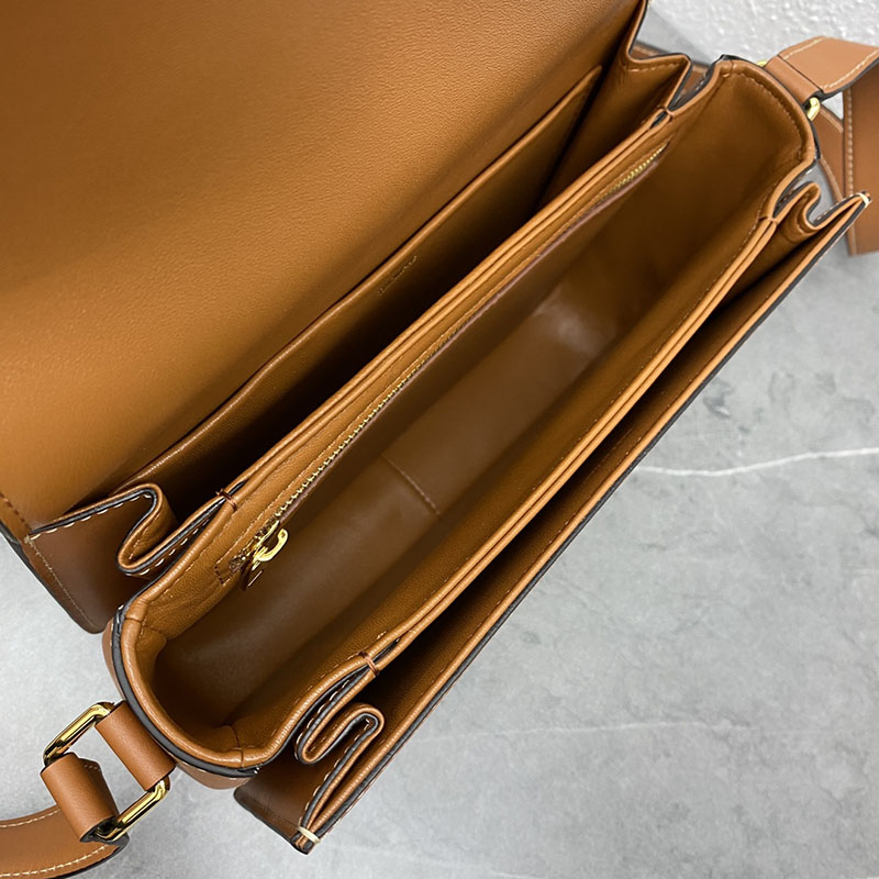 N品 セリーヌ バッグ 人気 ランキング CELINE ショルダーバッグ 人気 クラシック トリオンフ バッグ 191242EGC.02GR グレージュ ゴールド金具 - 画像 (3)