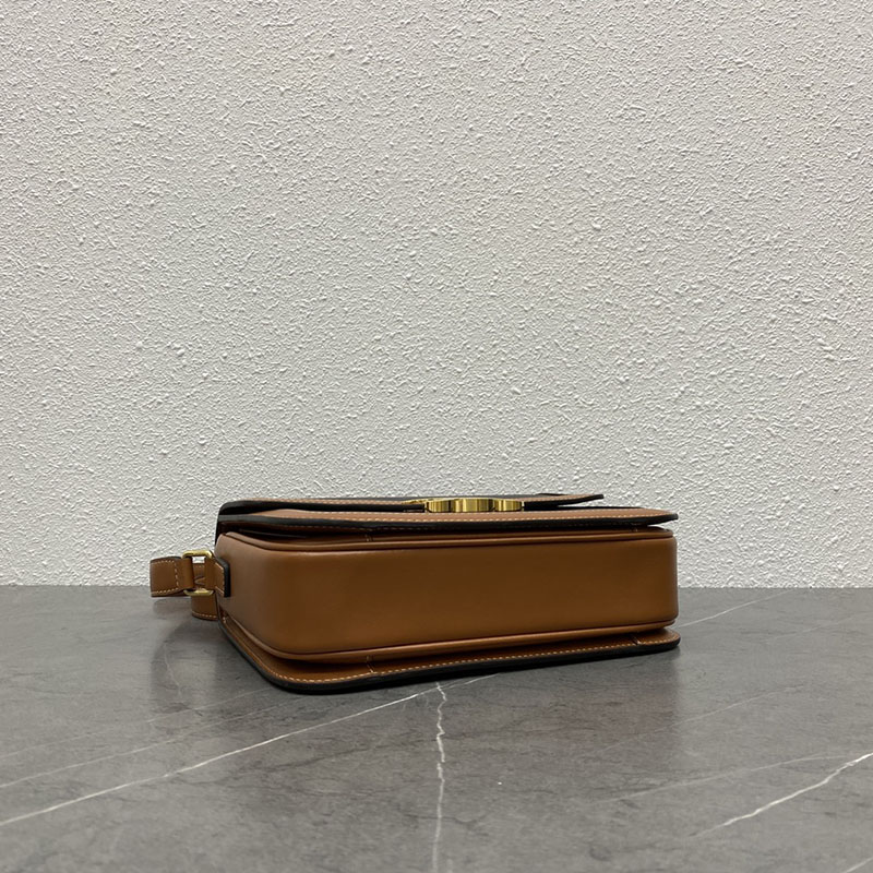 N品 セリーヌ バッグ 人気 ランキング CELINE ショルダーバッグ 人気 クラシック トリオンフ バッグ 191242BZ4.04LU タン ゴールド金具 - 画像 (3)