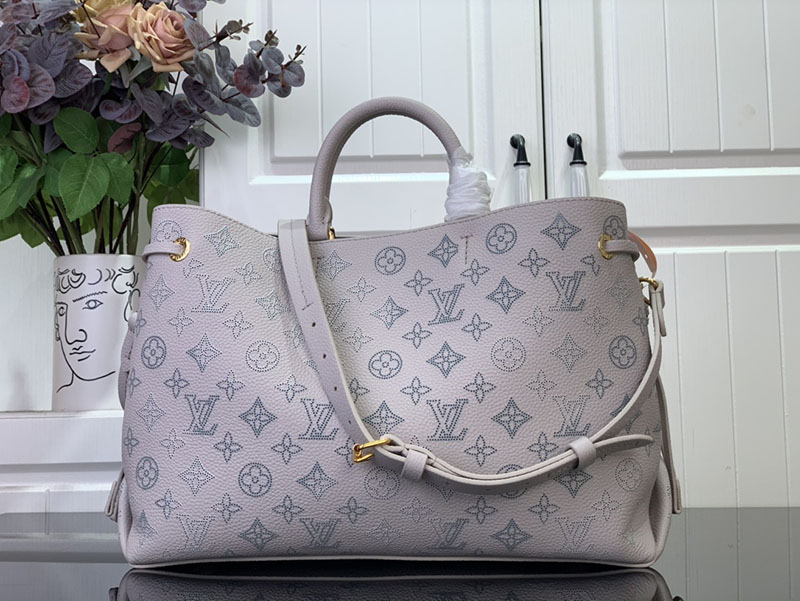 ルイヴィトン 新作バッグ 2025 ベラ・トート BELLA TOTE ブリューム M12127 パーフォレーション ゴールド金具 - 画像 (8)