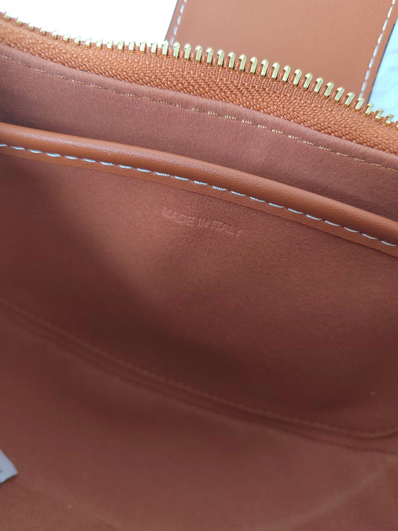 N品 セリーヌ バッグ 人気 ランキング CELINE ミディアム AVA(アヴァ) トリオンフ バッグ 114493DGQ.04LU タン ゴールド金具 - 画像 (2)