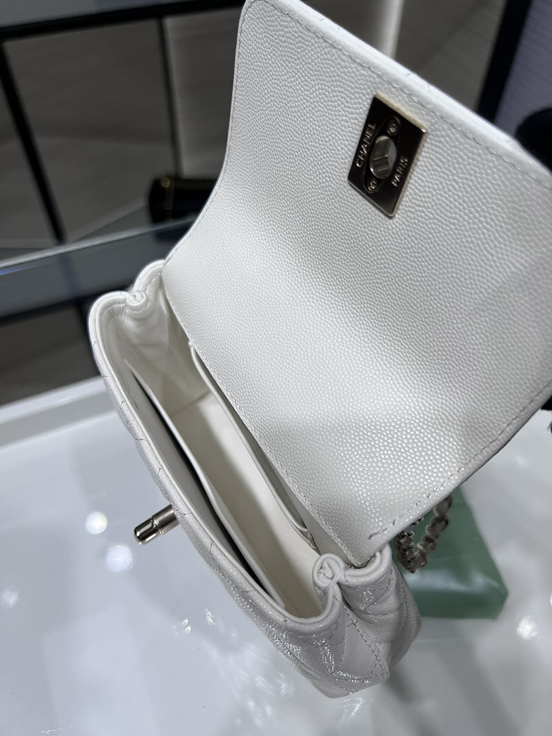 最高級シャネルスーパーコピー シャネルバッグコピー トップハンドル ミニ フラップ バッグ 定価 白 (ホワイト) AY0720 キャビアスキン ゴールド金具 2410870 - 画像 (3)