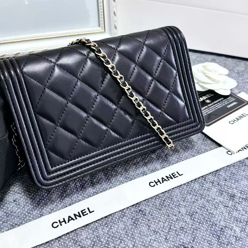 最高級シャネルスーパーコピー シャネルバッグコピー ボーイシャネル20 スモール バッグ 定価 黒 (ブラック) A67085 ラムスキン ゴールド金具 2410894 - 画像 (7)