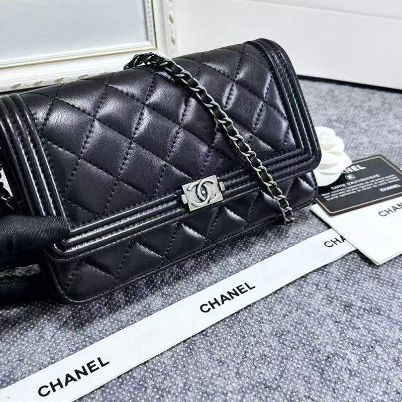 最高級シャネルスーパーコピー シャネルバッグコピー ボーイシャネル20 スモール バッグ 定価 黒 (ブラック) A67085 ラムスキン シルバー金具 2410895 - 画像 (8)