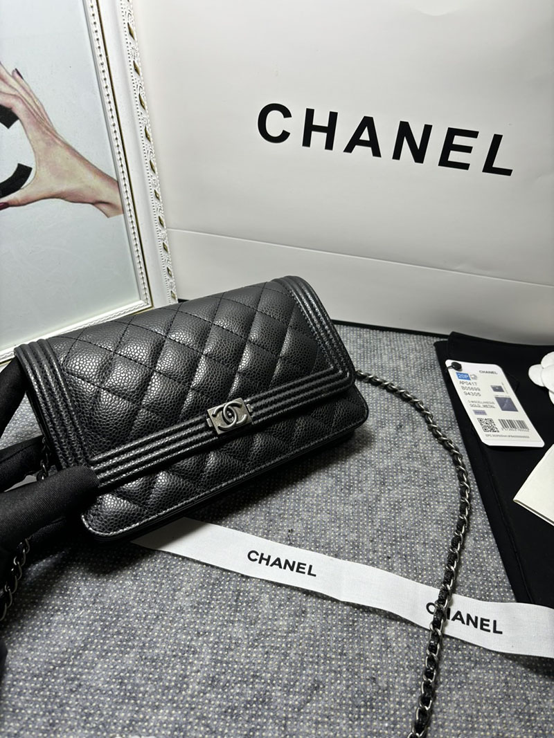 最高級シャネルスーパーコピー シャネルバッグコピー シャネル チェーンウォレット 定価 ボーイシャネル 黒 (ブラック) A48654 キャビアスキン シルバー金具 2410922 - 画像 (4)