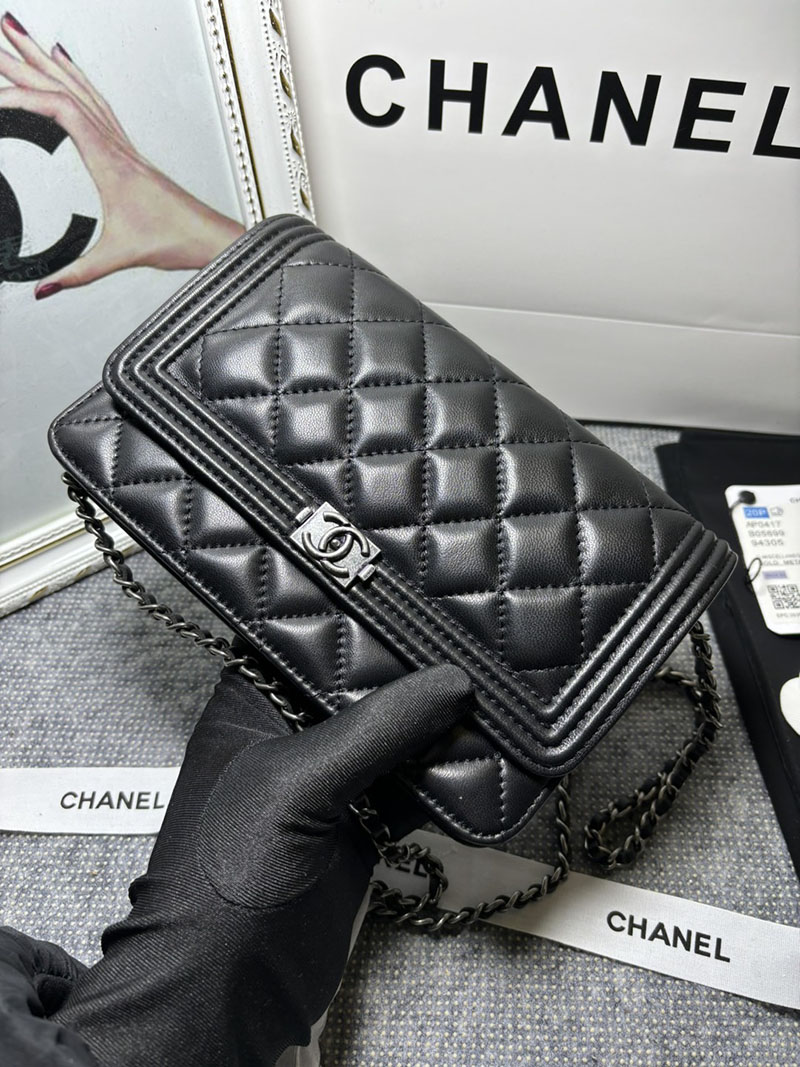 最高級シャネルスーパーコピー シャネルバッグコピー シャネル チェーンウォレット 定価 ボーイシャネル 黒 (ブラック) A48654 カーフスキン シルバー金具 2410924 - 画像 (7)