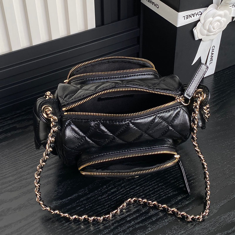 最高級シャネルスーパーコピー シャネルバッグコピー シャネル シャイニーラムスキン カメラバッグ 定価 黒 (ブラック) AS5220 カーフスキン シャンパンゴールド金具 2410930 - 画像 (4)
