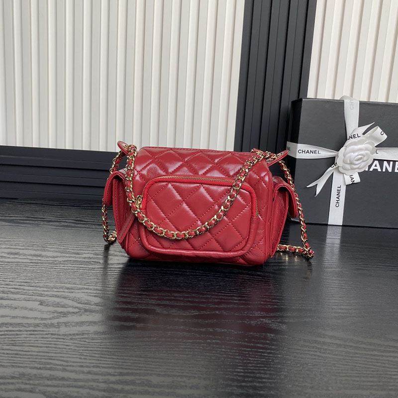 最高級シャネルスーパーコピー シャネルバッグコピー シャネル シャイニーラムスキン カメラバッグ 定価 レッド AS5220 カーフスキン シャンパンゴールド金具 2410933 - 画像 (9)