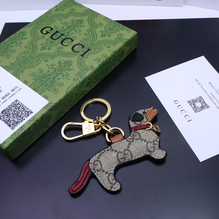 グッチ チャーム キーホルダー GUCCI ドッグ シェイプ バッグ チャーム 821812 9AAGV 8076 2025新作 - 画像 (9)