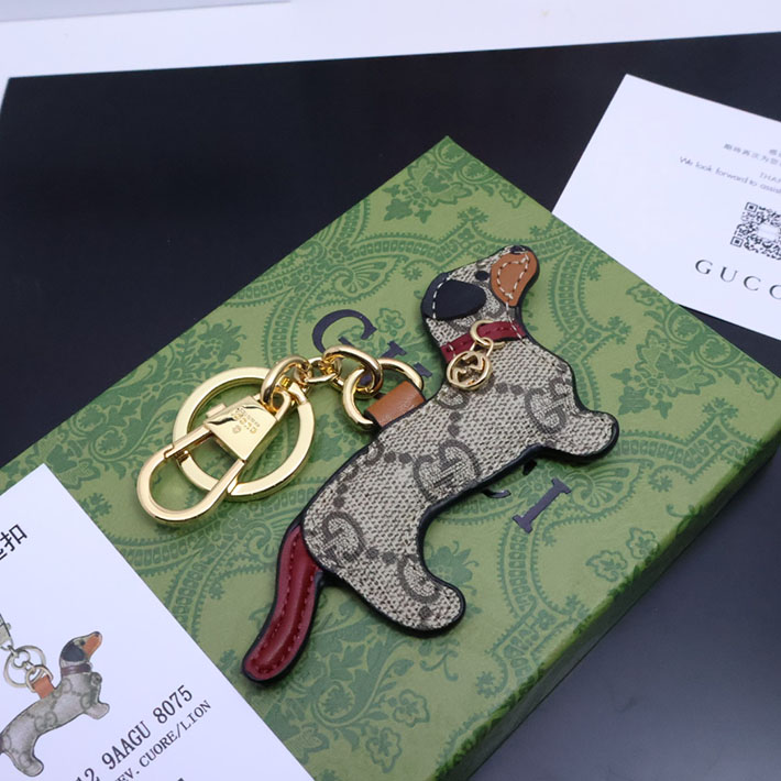 グッチ チャーム キーホルダー GUCCI ドッグ シェイプ バッグ チャーム 821812 9AAGV 8076 2025新作 - 画像 (4)